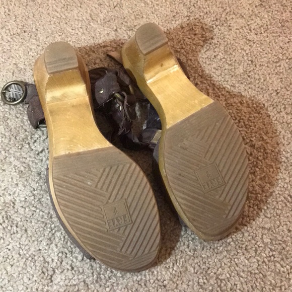 Frye T-strap sandals - Picture 7 of 7